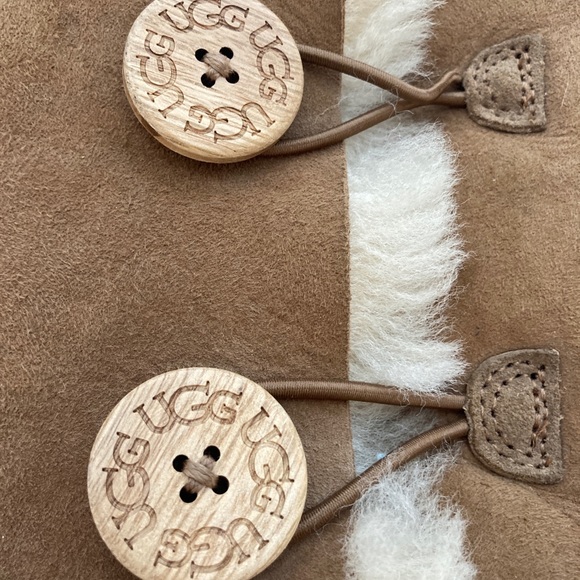 Tall UGG Bailey Button Sheepskin Boots Chestnut Color Good Cond Sz 8 - Picture 5 of 10